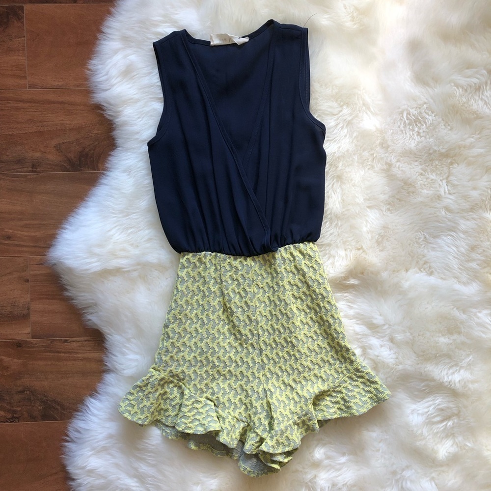 Vai Vai Ruffled Textured Hem V-neck Romper